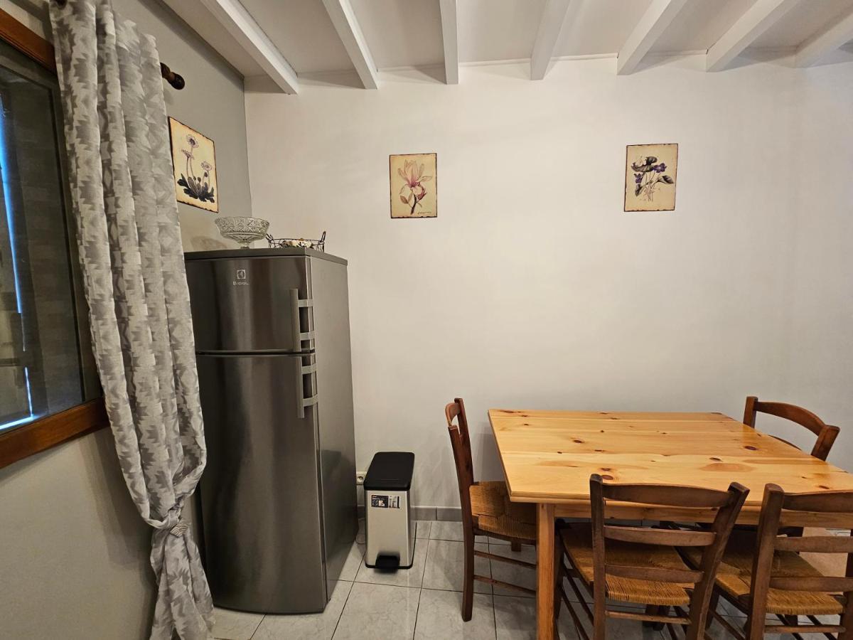 Les Oliviers Apartment Ansouis Bagian luar foto