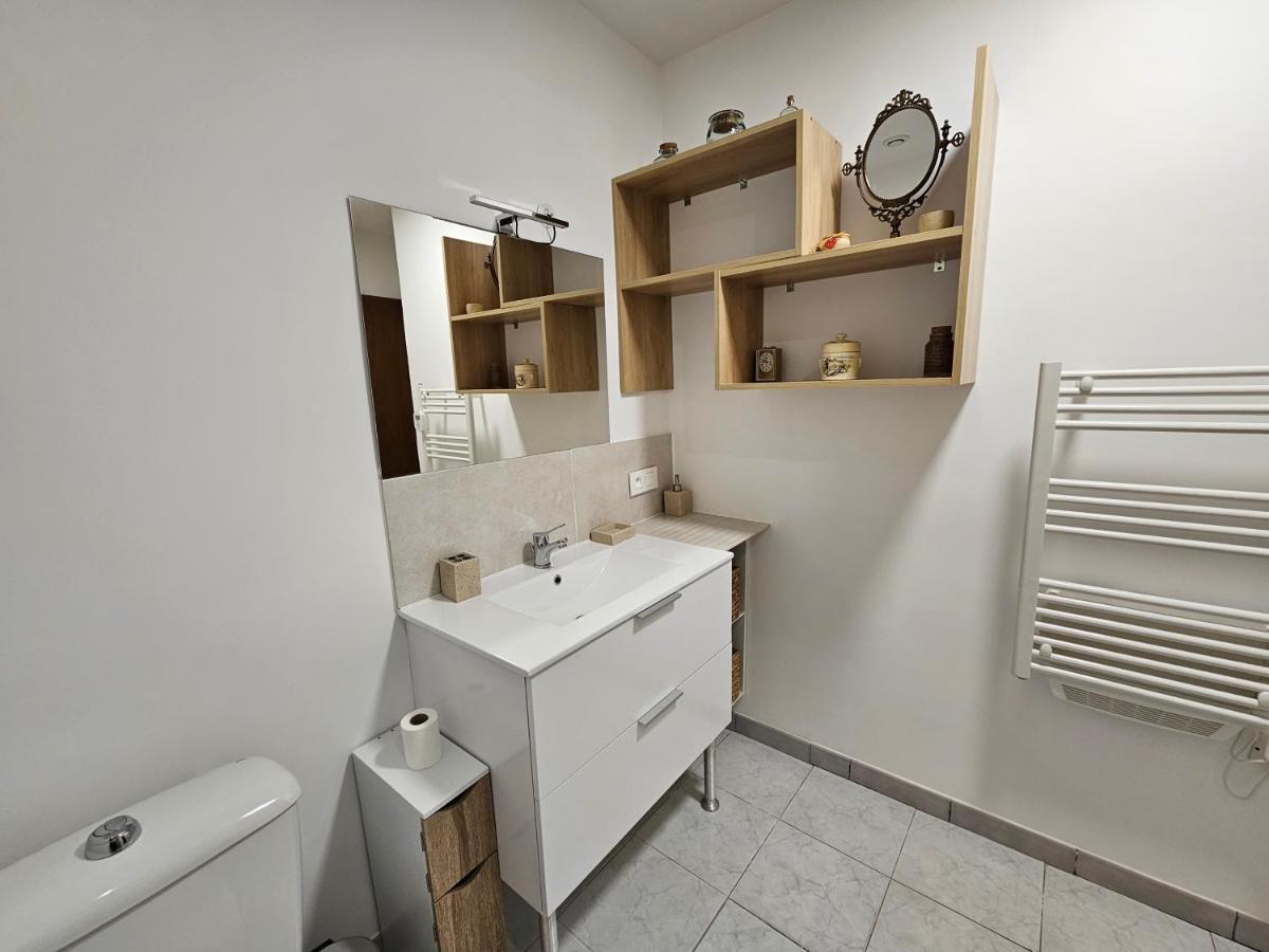 Les Oliviers Apartment Ansouis Bagian luar foto