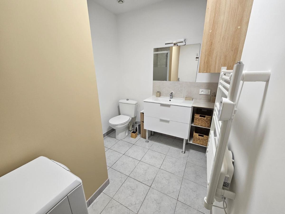 Les Oliviers Apartment Ansouis Bagian luar foto