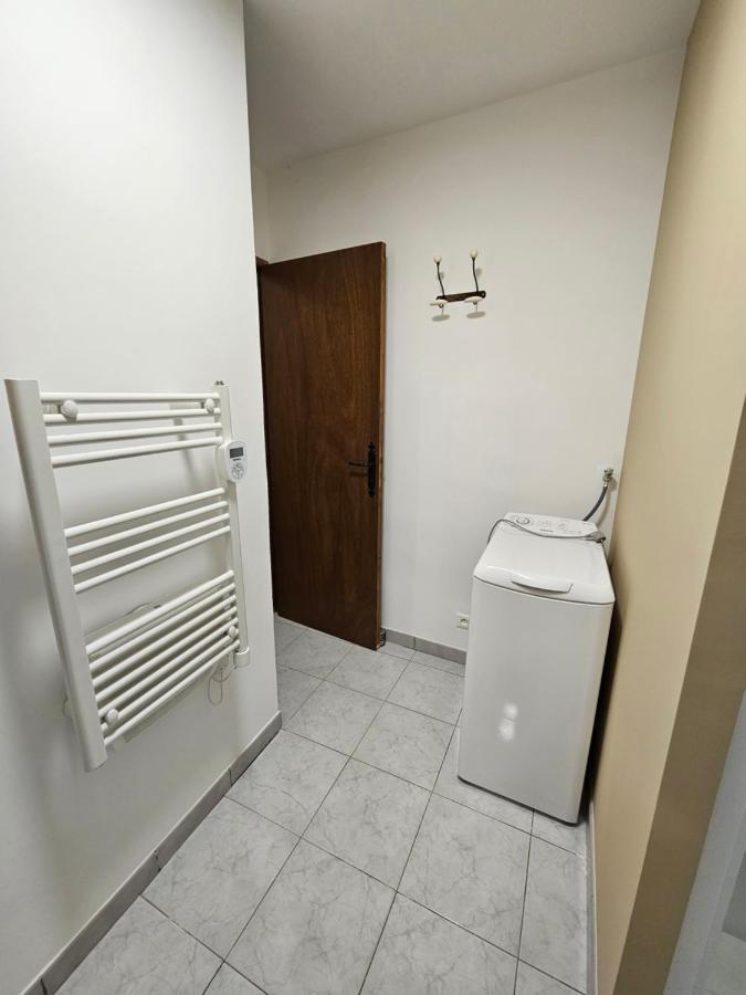 Les Oliviers Apartment Ansouis Bagian luar foto
