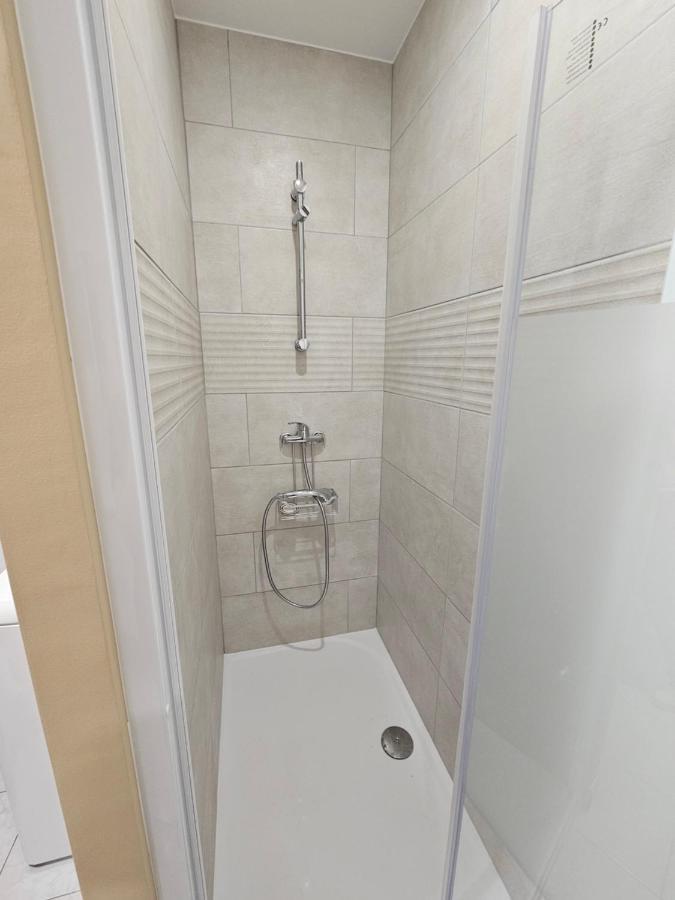 Les Oliviers Apartment Ansouis Bagian luar foto