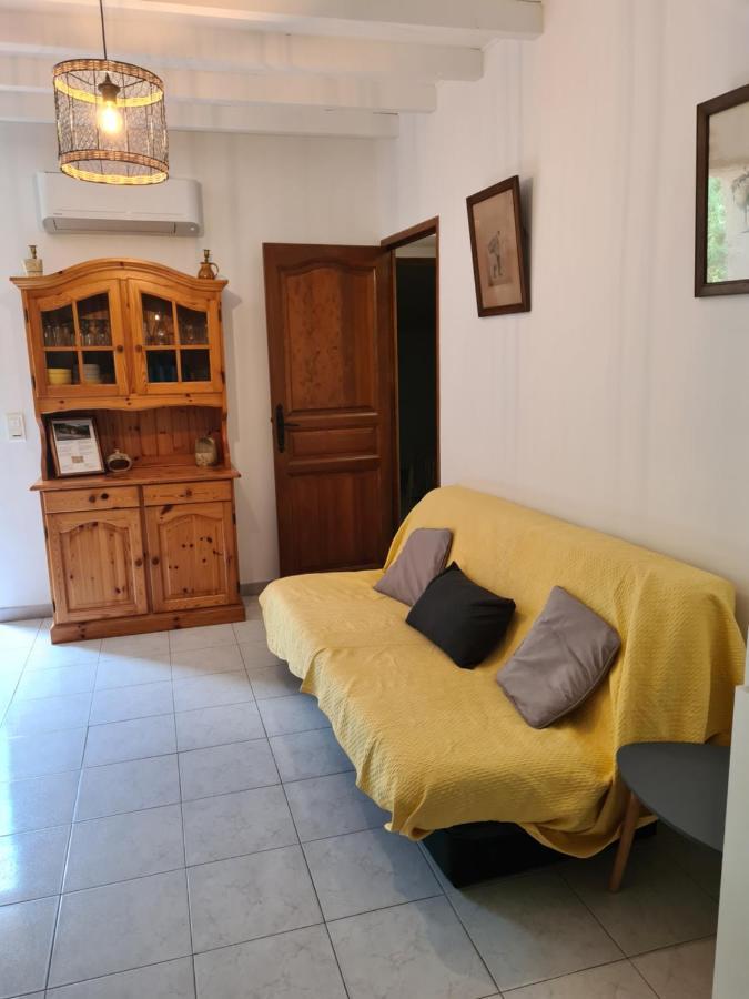 Les Oliviers Apartment Ansouis Bagian luar foto