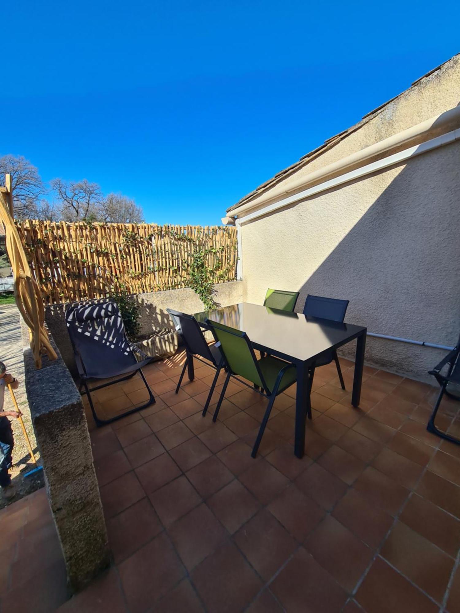 Les Oliviers Apartment Ansouis Bagian luar foto