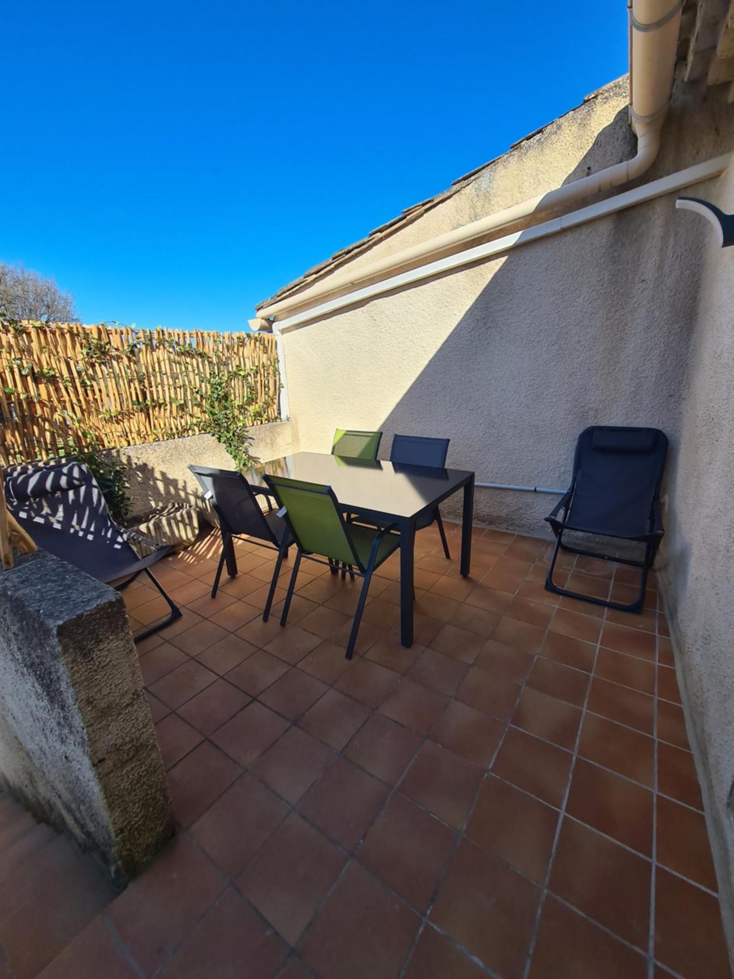 Les Oliviers Apartment Ansouis Bagian luar foto