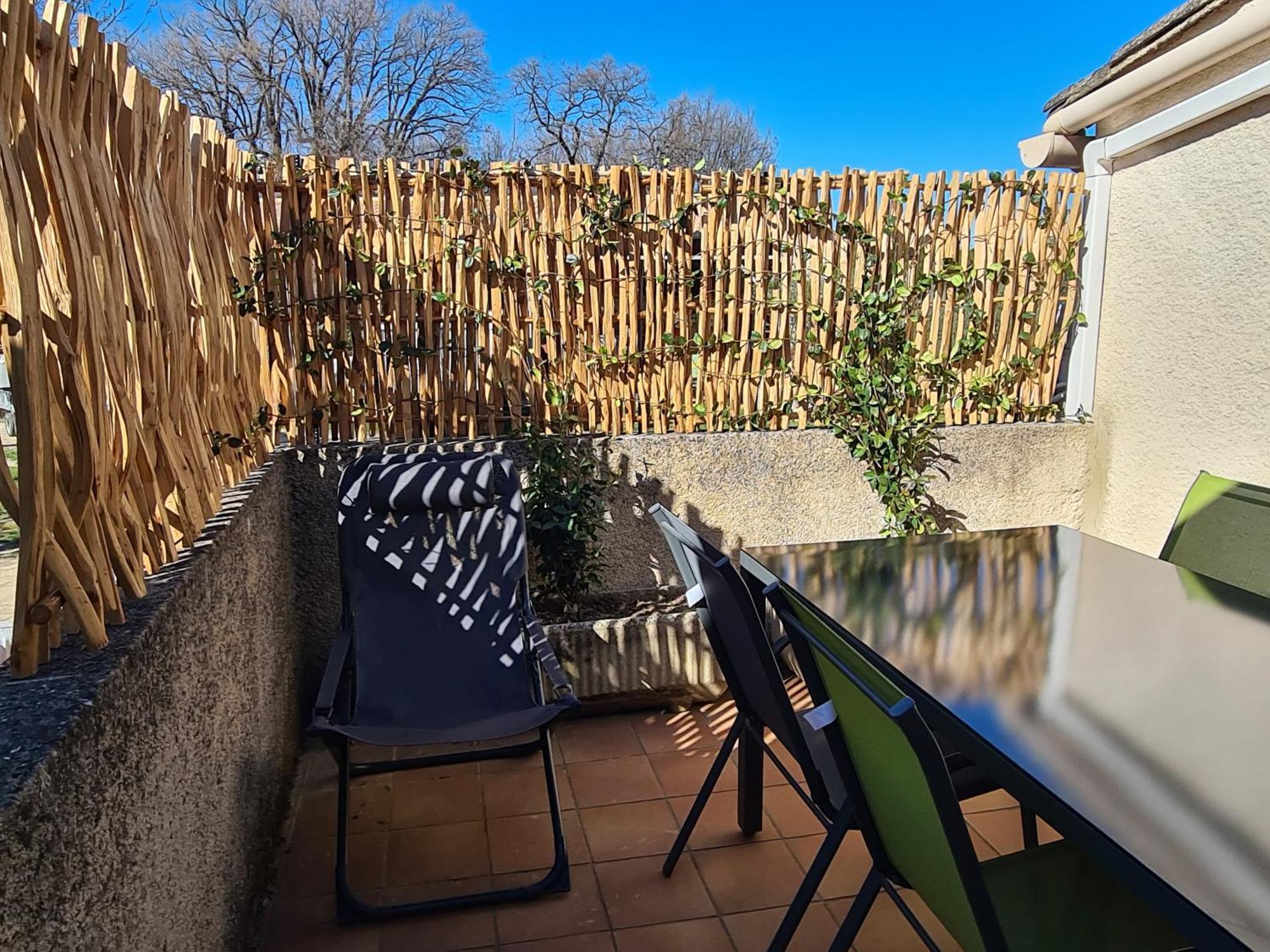 Les Oliviers Apartment Ansouis Bagian luar foto