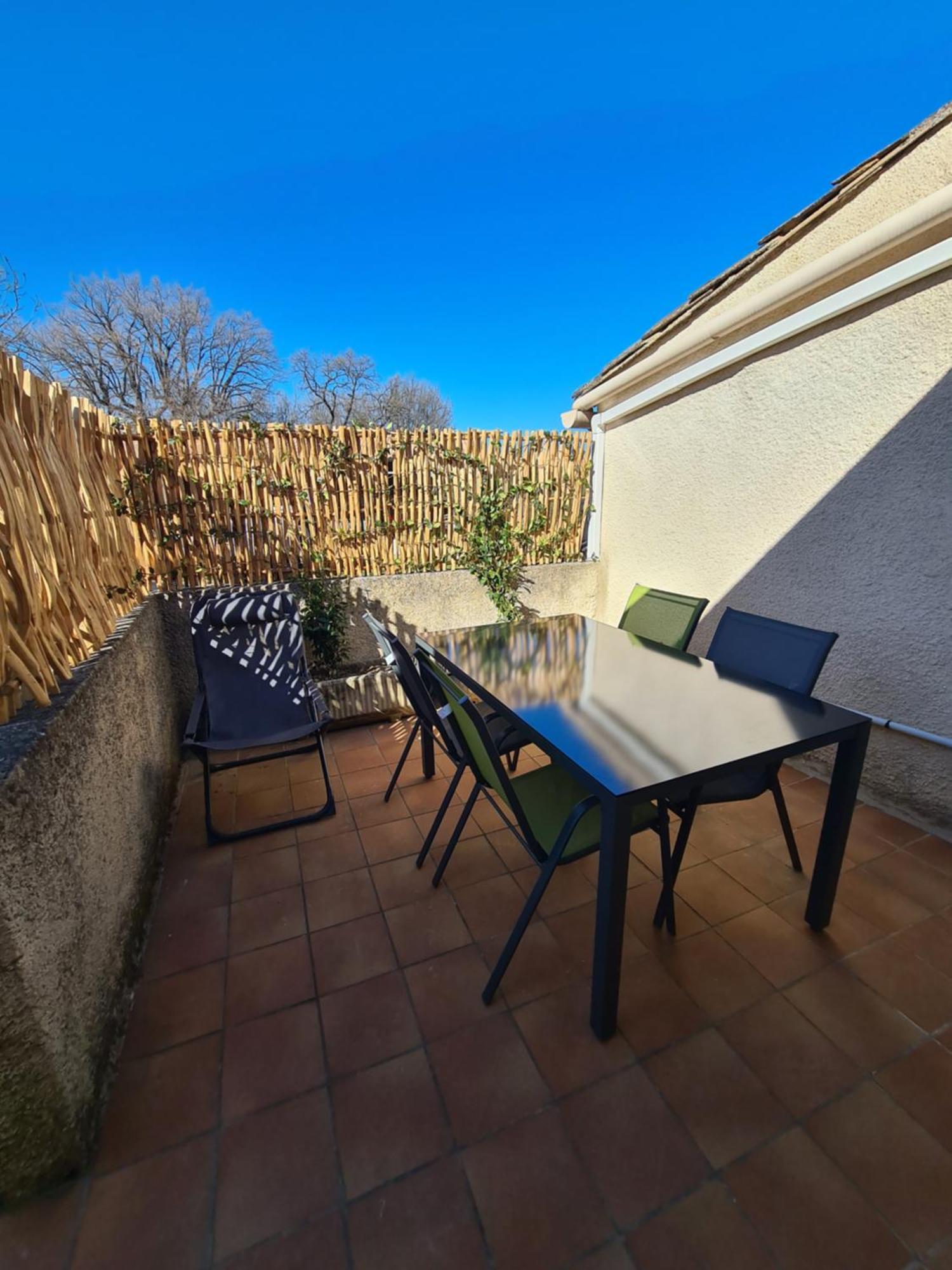 Les Oliviers Apartment Ansouis Bagian luar foto